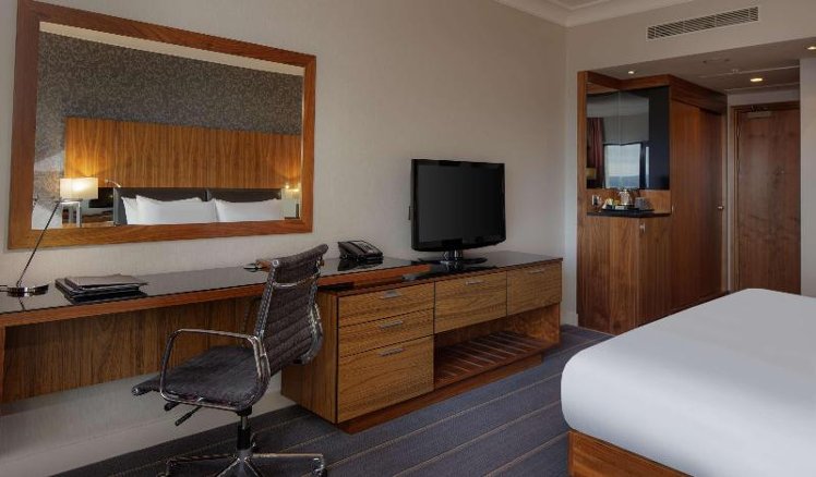 DOUBLE DELUXE KING BED Room
