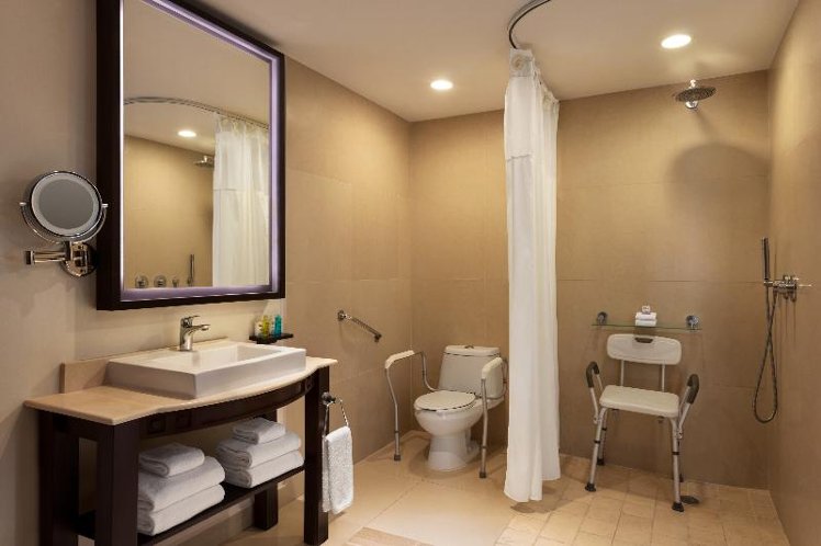 JUNIOR SUITE Accessible KING SIZE BED Room