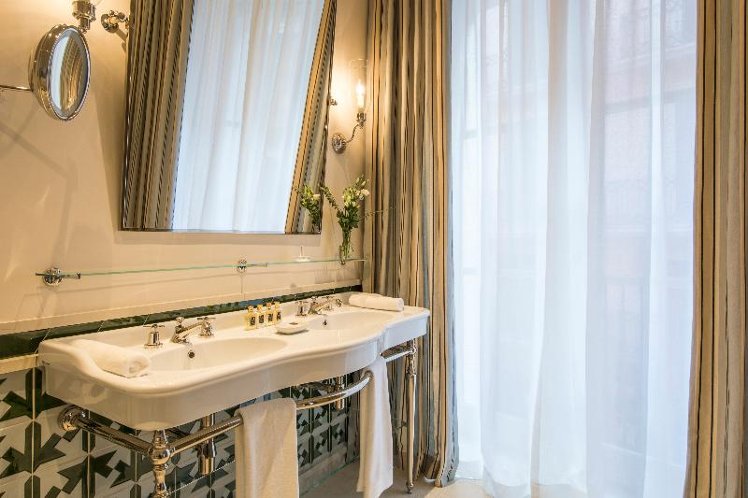 DOUBLE STANDARD Room
