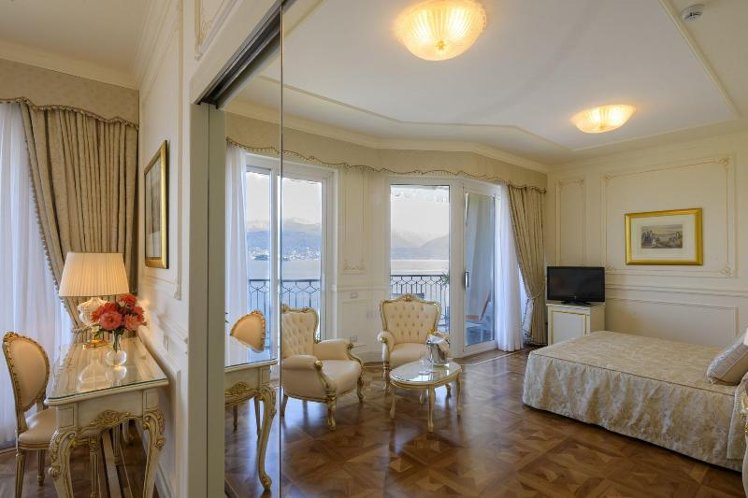 JUNIOR SUITE LAKE VIEW Room