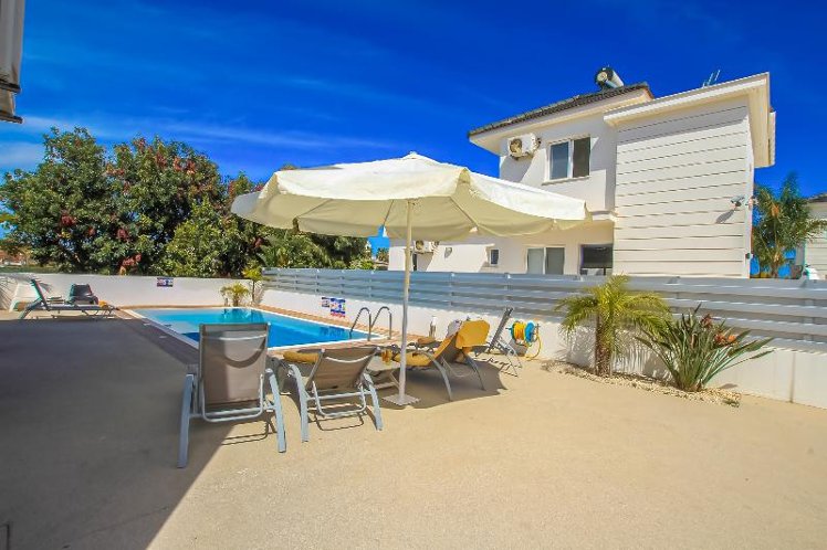 VILLA THREE BEDROOMS WITH PRIVATE POOL Room