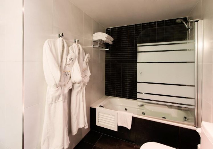 JUNIOR SUITE STANDARD Room