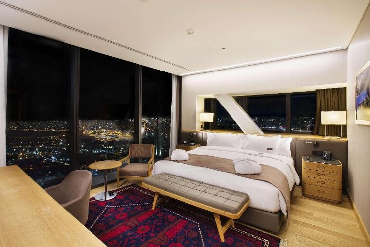 SUITE WITH VIEWS Room