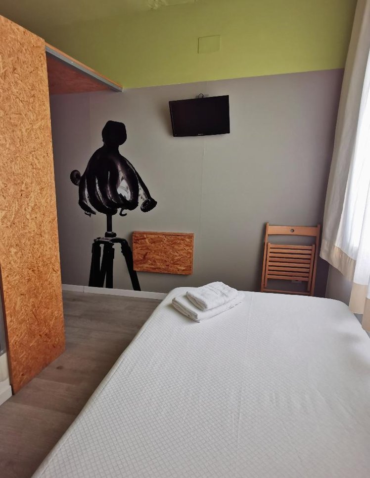 SINGLE STANDARD Room