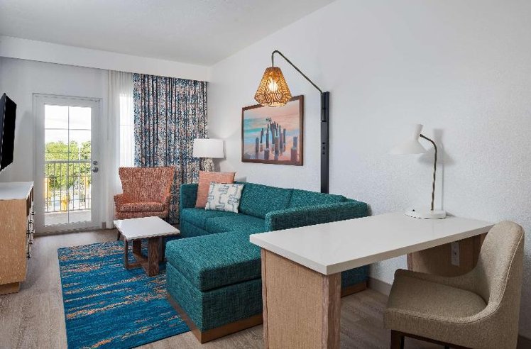 SUITE POOL VIEW KING BED Room