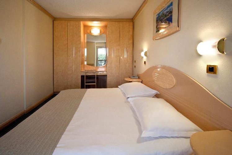 DOUBLE STANDARD Room