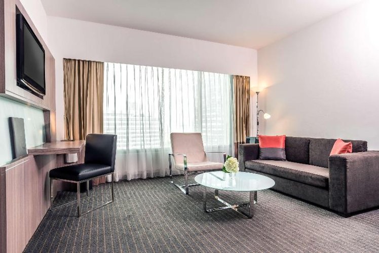 SUITE DELUXE KING BED Room