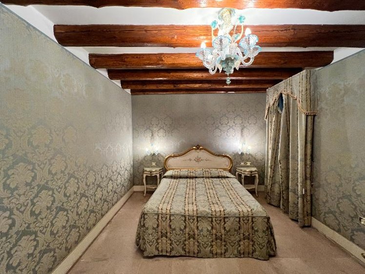 DOUBLE ECONOMY Room