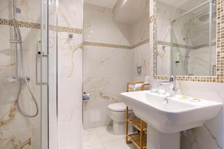 Double or Twin DELUXE Room