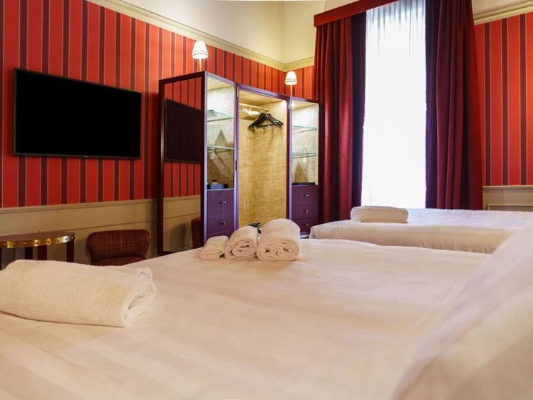 QUADRUPLE DELUXE Room