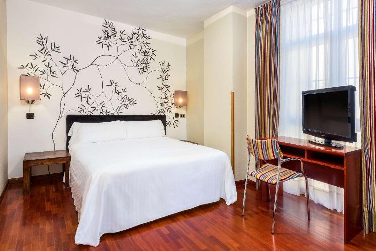 DOUBLE SUPERIOR QUEEN BED Room