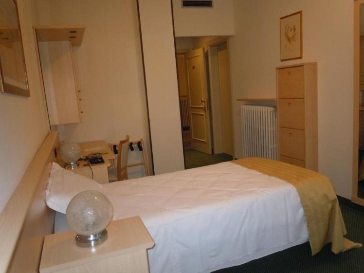 SINGLE STANDARD Room