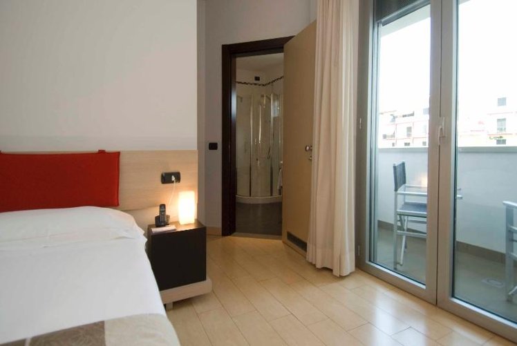 SINGLE STANDARD Room