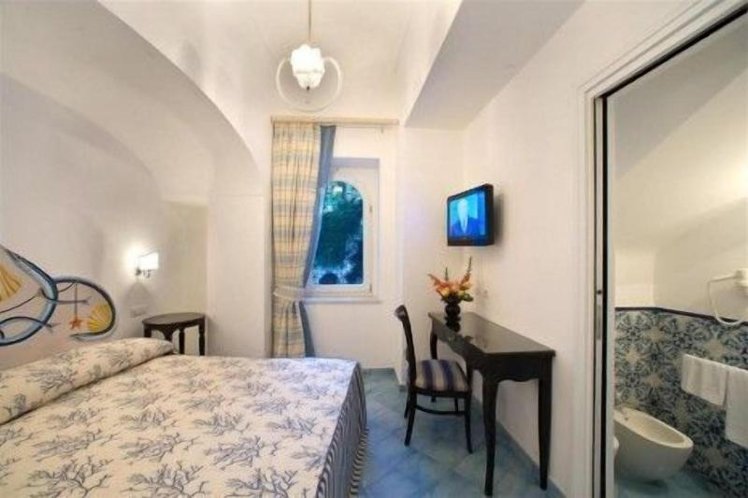 DOUBLE KING SIZE BED Room