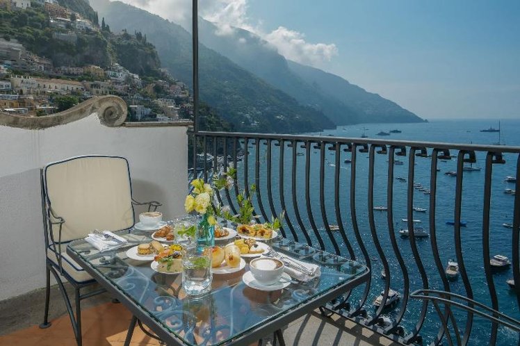 DOUBLE DELUXE SEA VIEW WITH BALCONY Room