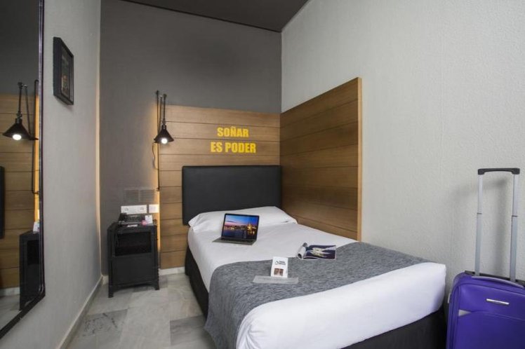 SINGLE STANDARD Room