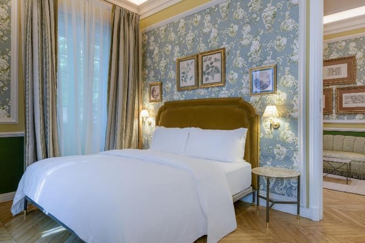 JUNIOR SUITE KING SIZE BED Room
