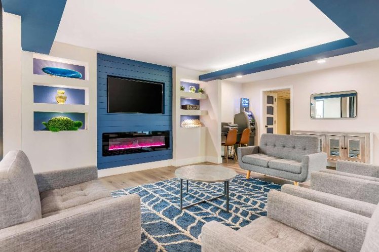 Super 8 by Wyndham Orlando Near Florida Mall