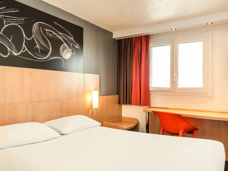 DOUBLE WITH DOUBLE BED Room