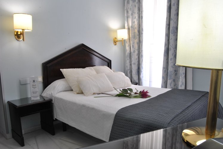 DOUBLE SINGLE USE STANDARD Room