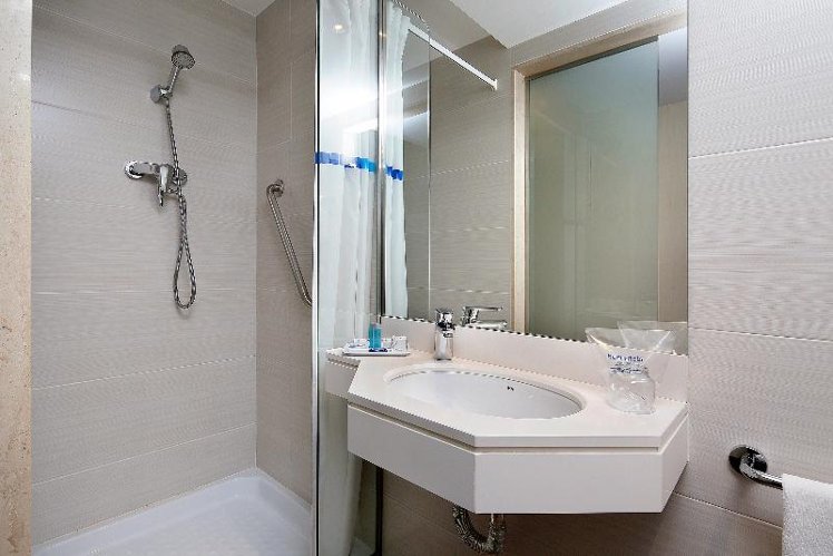 SINGLE STANDARD Room