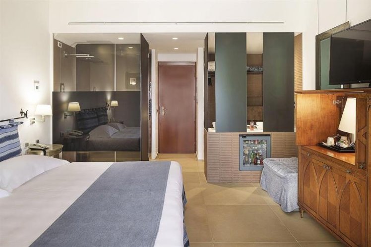 DOUBLE SINGLE USE DELUXE Room