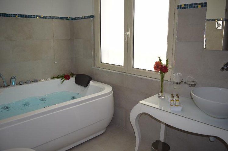 JUNIOR SUITE STANDARD Room