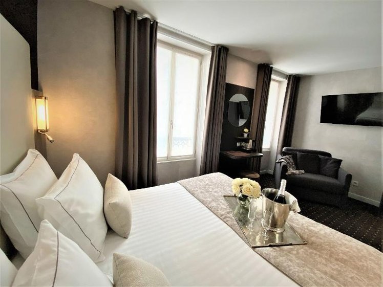 TRIPLE SUPERIOR Room
