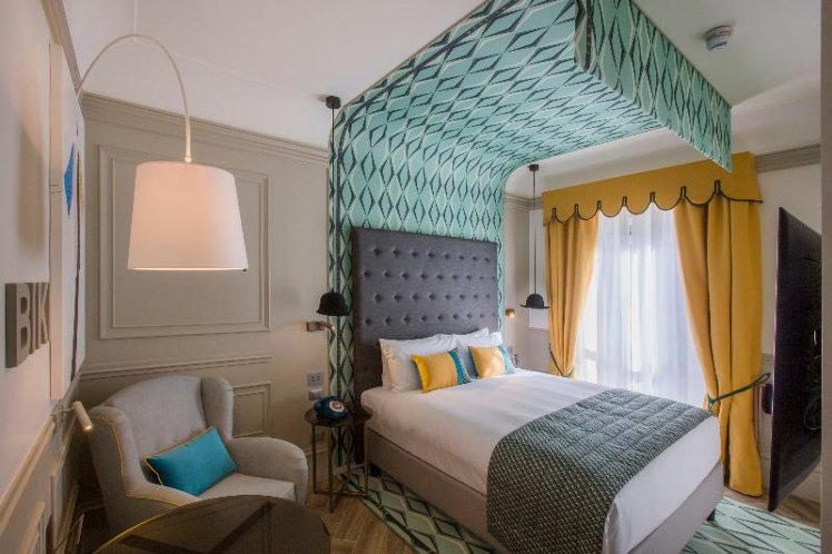 DOUBLE PREMIUM QUEEN BED Room