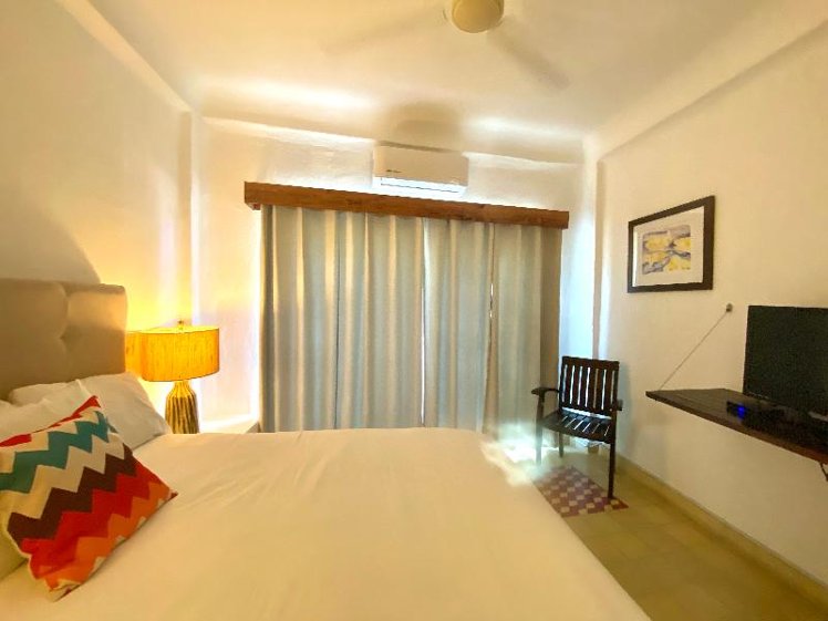 DOUBLE QUEEN SIZE BED Room