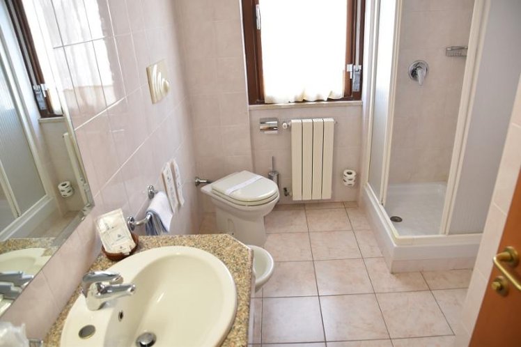 TRIPLE STANDARD Room