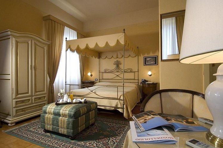 DOUBLE STANDARD Room