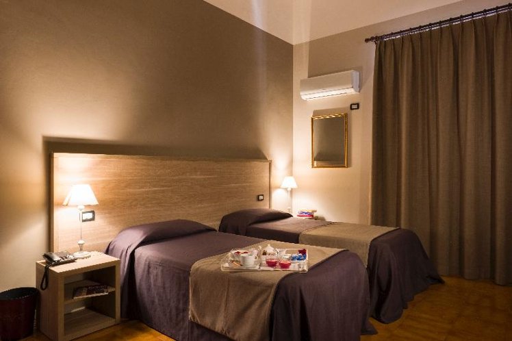 TRIPLE STANDARD Room