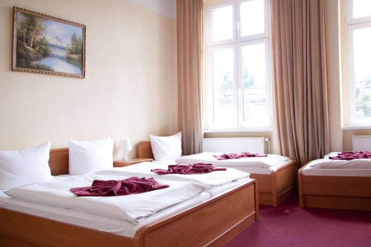 QUADRUPLE THREE BEDS Room