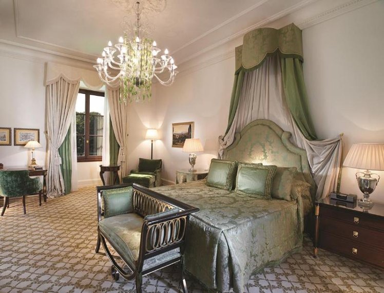 SUITE KING SIZE BED Room