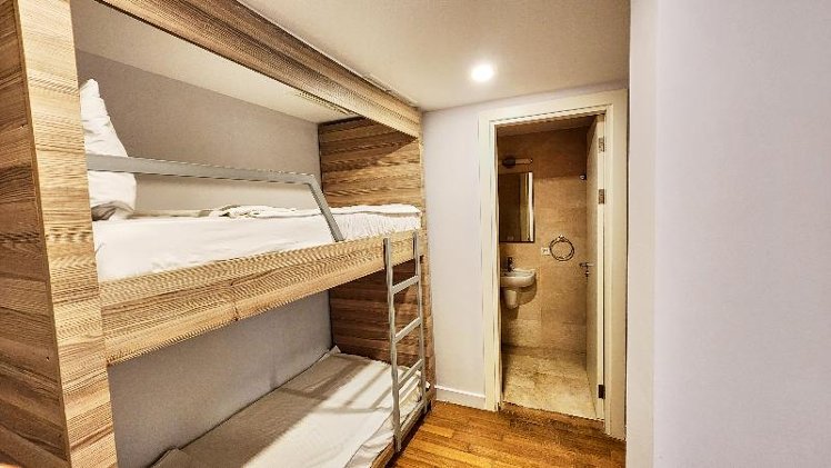 APARTMENT FOUR BEDROOMS ONE BATHROOM Room