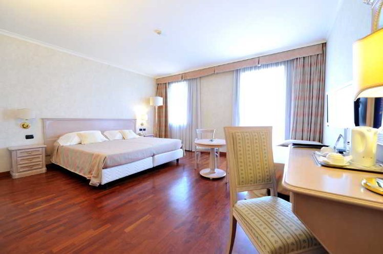 TRIPLE SUPERIOR Room