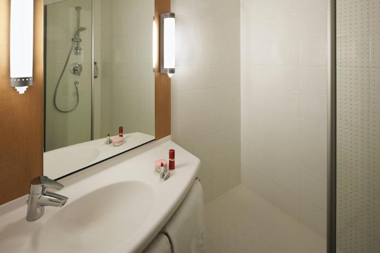 DOUBLE SINGLE USE STANDARD Room