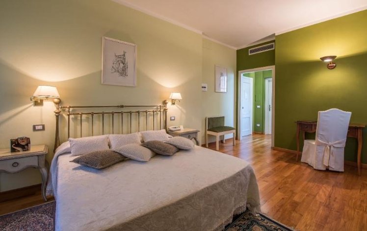 SUITE CAPACITY 3 Room