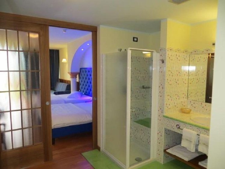 JUNIOR SUITE STANDARD Room