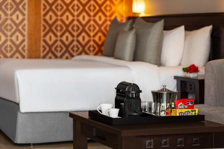 JUNIOR SUITE CLUB KING BED Room