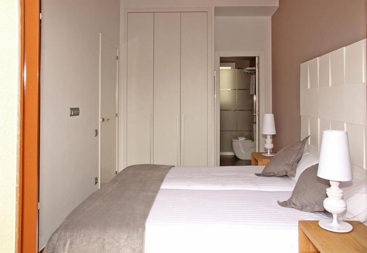 APARTMENT CAPACITY 7 THREE BEDROOMS Room