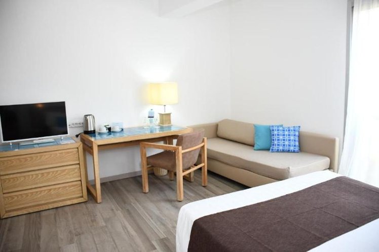 TRIPLE SEA VIEW Room