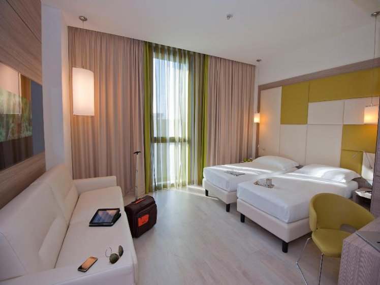 TRIPLE STANDARD Room