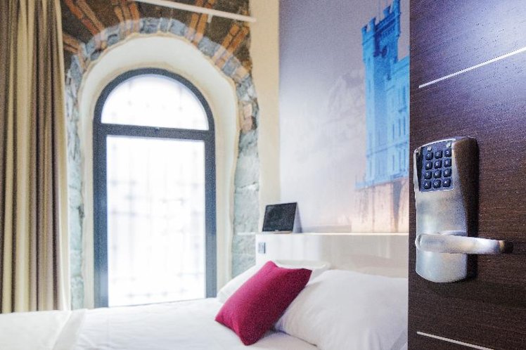SINGLE STANDARD Room
