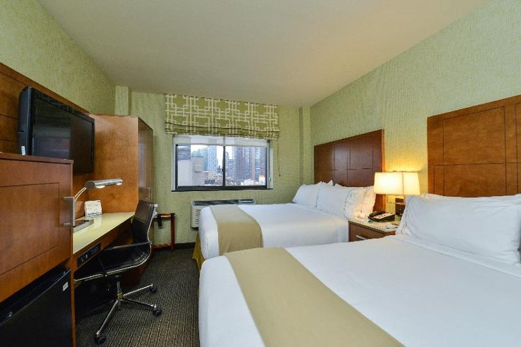 DOUBLE TWO DOUBLE BEDS Room
