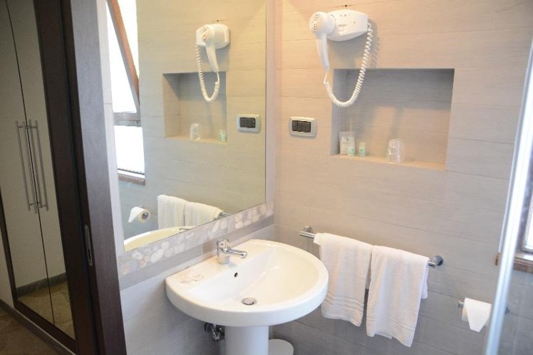 DOUBLE SINGLE USE STANDARD Room
