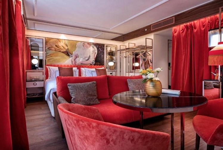 Double or Twin DELUXE Room