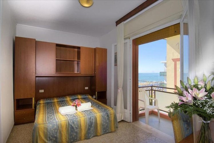 TRIPLE STANDARD Room
