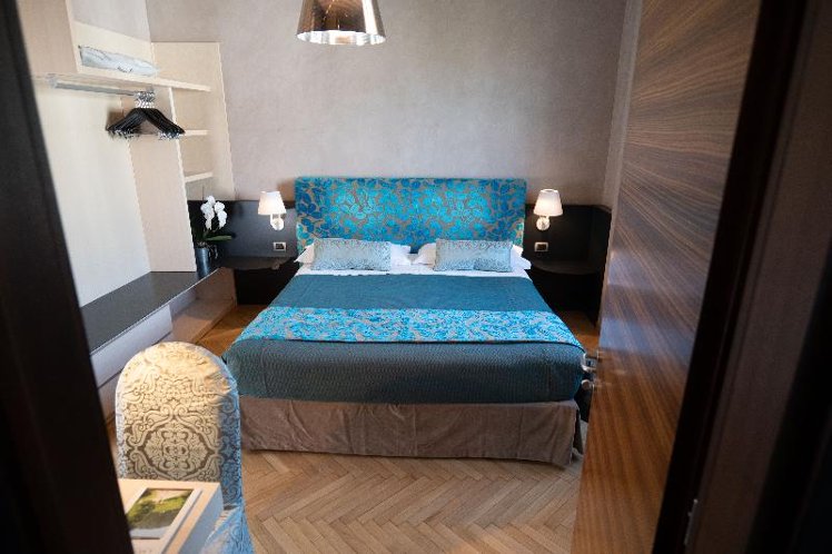 DOUBLE STANDARD Room